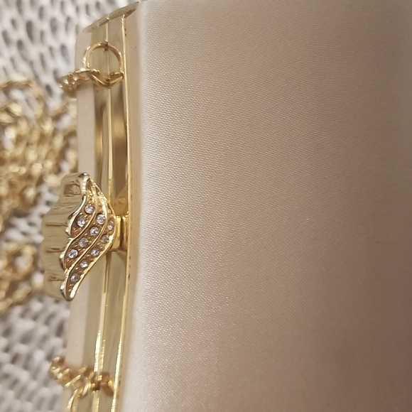 Mini gold satin, Jessica MC clintock evening purse with diamond ,and gold chain - Picture 6 of 8